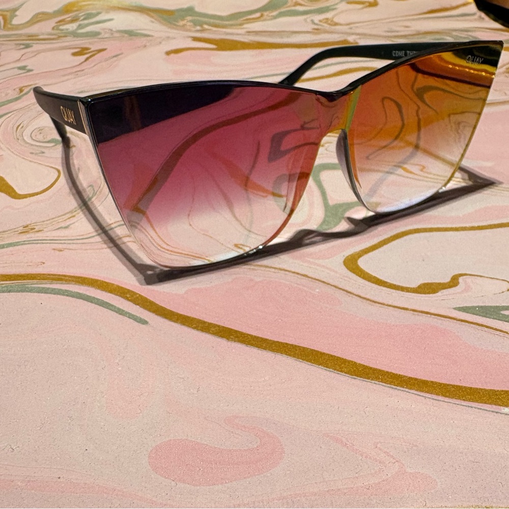 Quay pink reflective sunglasses